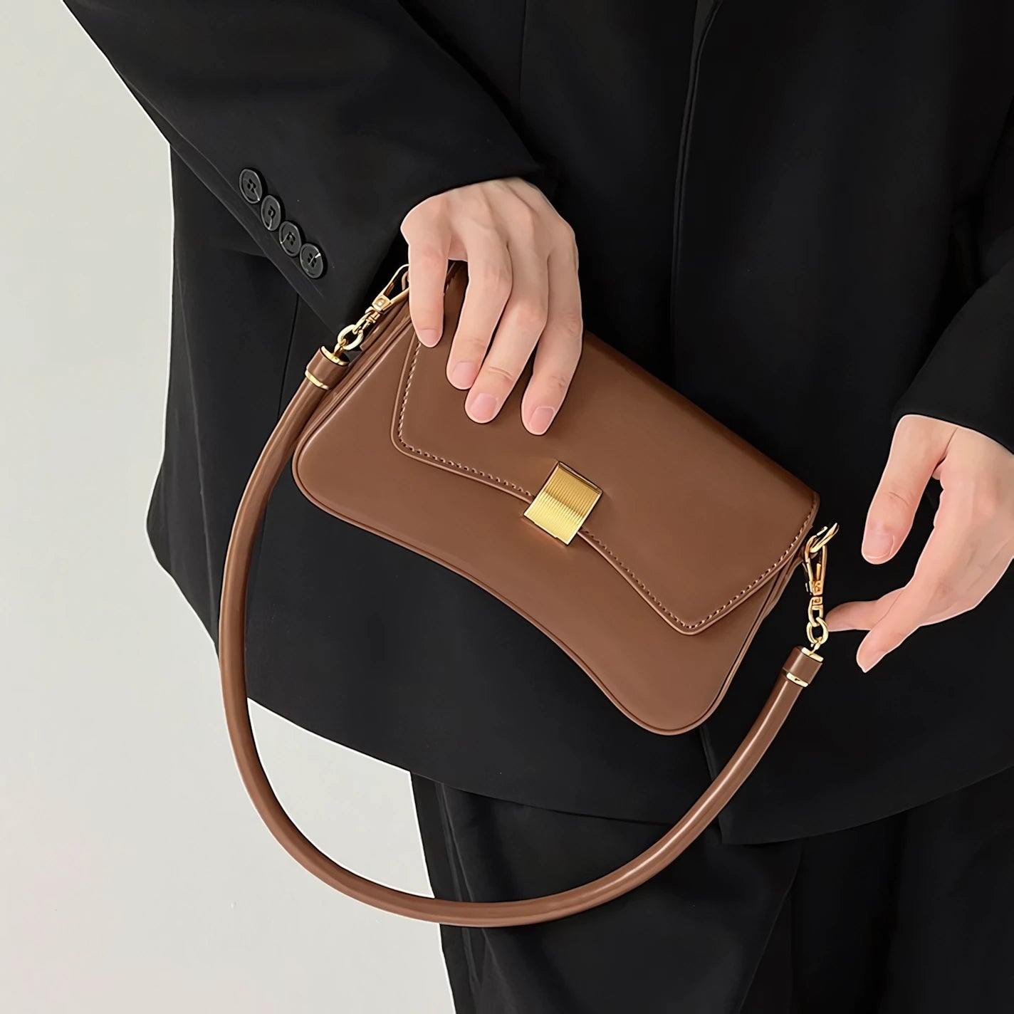 Golden Ripple – Wave-Edge Baguette Bag