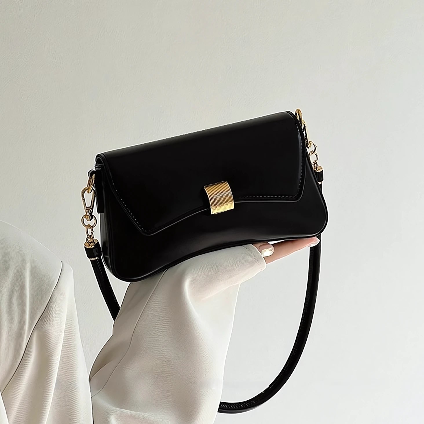 Golden Ripple – Wave-Edge Baguette Bag