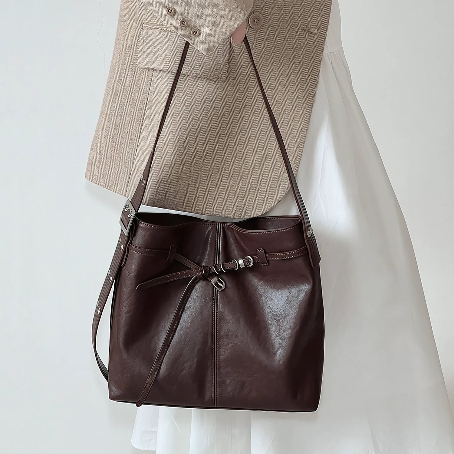 Early Autumn Ease - Wide Strap Bucket Tote