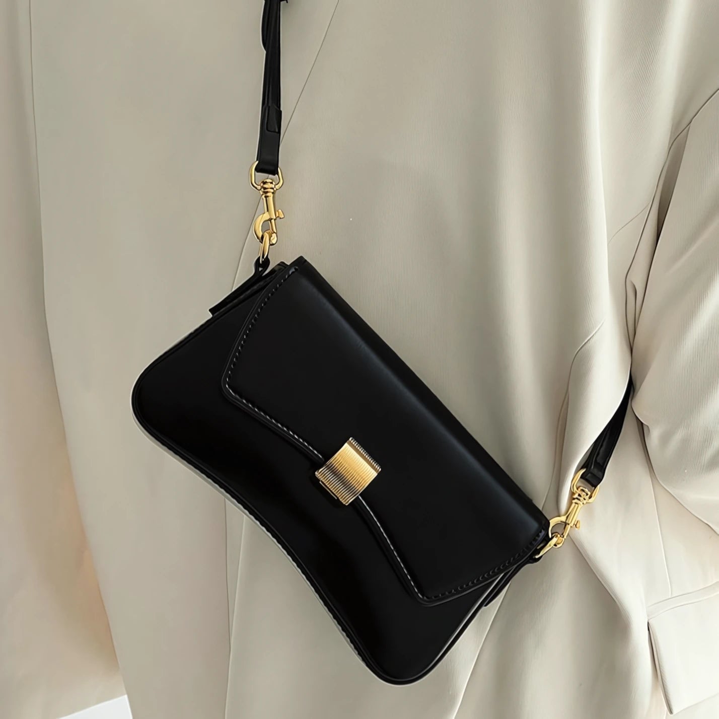 Golden Ripple – Wave-Edge Baguette Bag