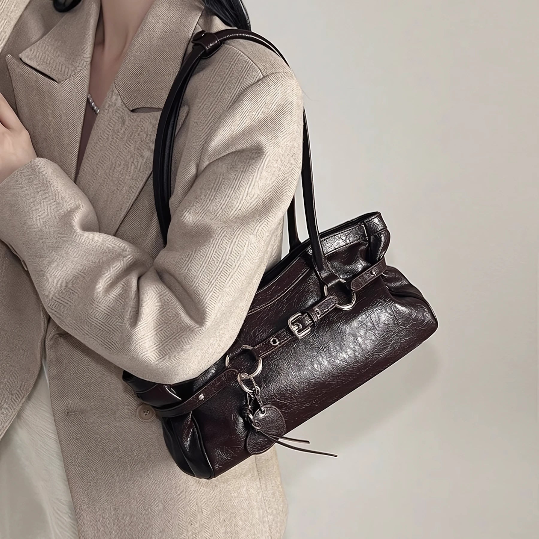 City Heartbelt – Glazed Leather Bowling Bag