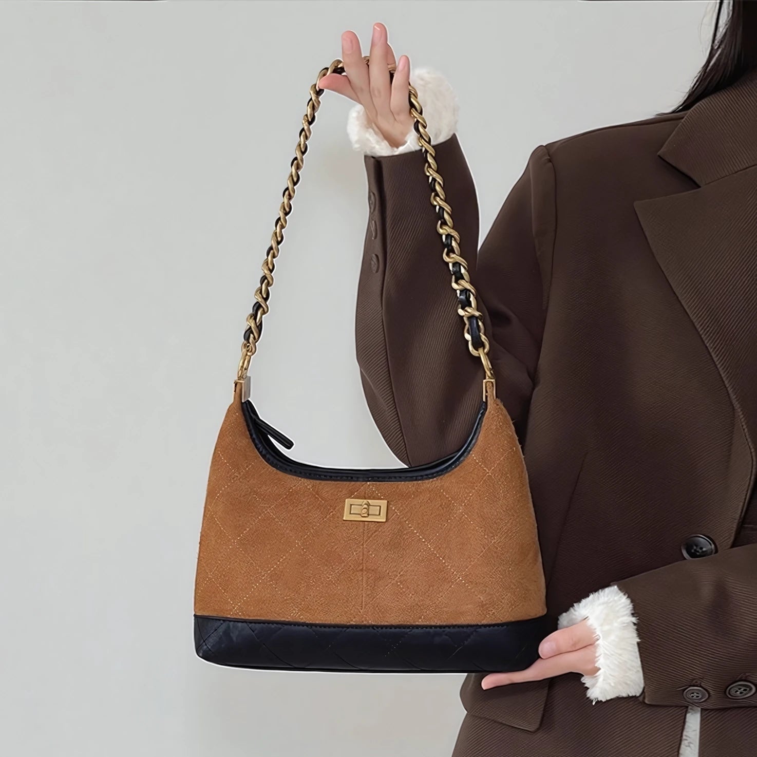 Fireside Manor - Quilted Chain Shoulder Bag