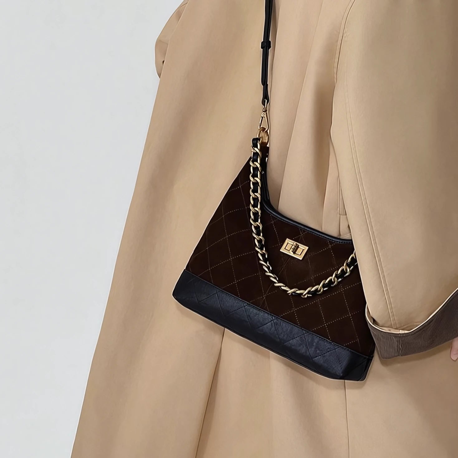 Fireside Manor - Quilted Chain Shoulder Bag