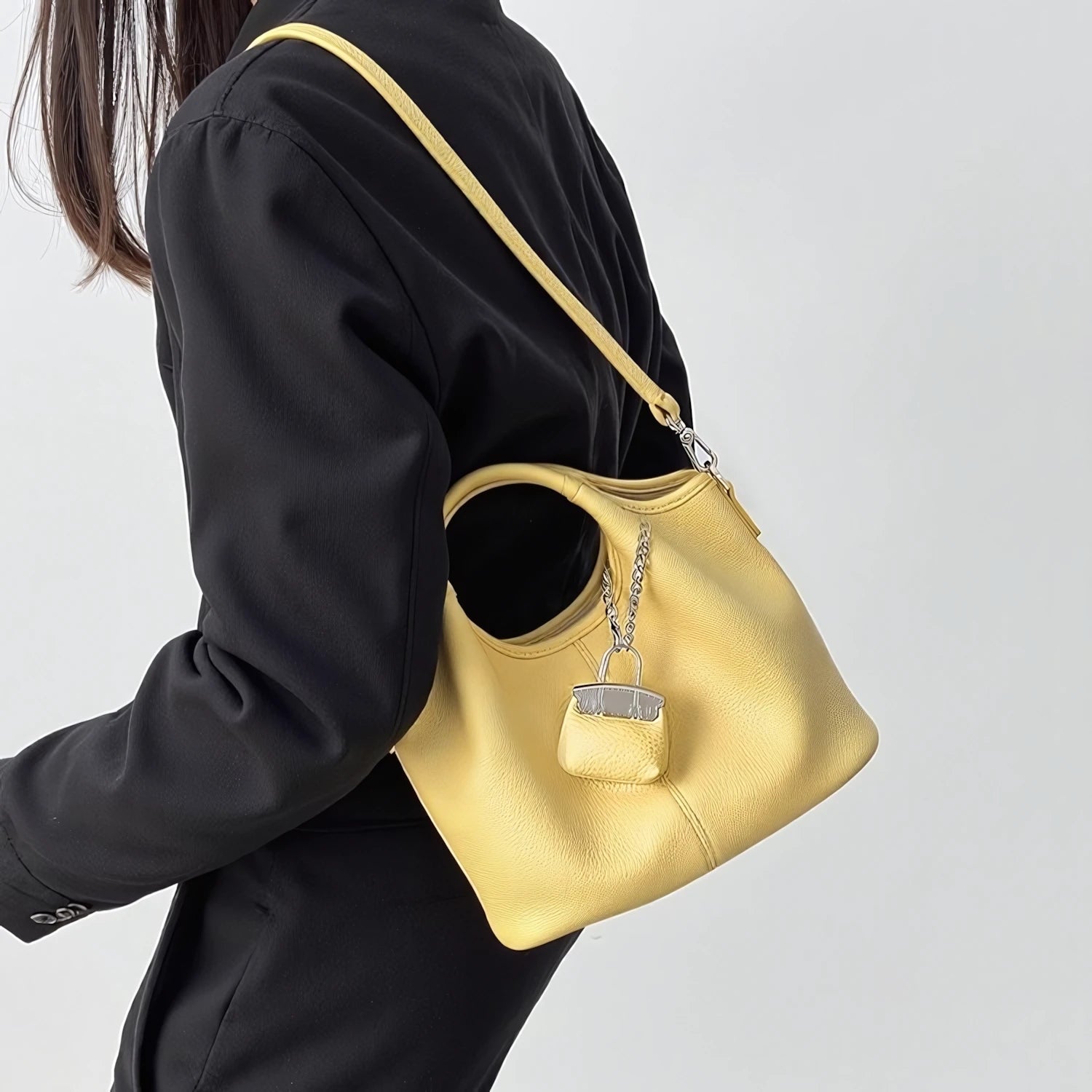 Quiet Bloom – Pebble-Grain Mini Bucket Handbag