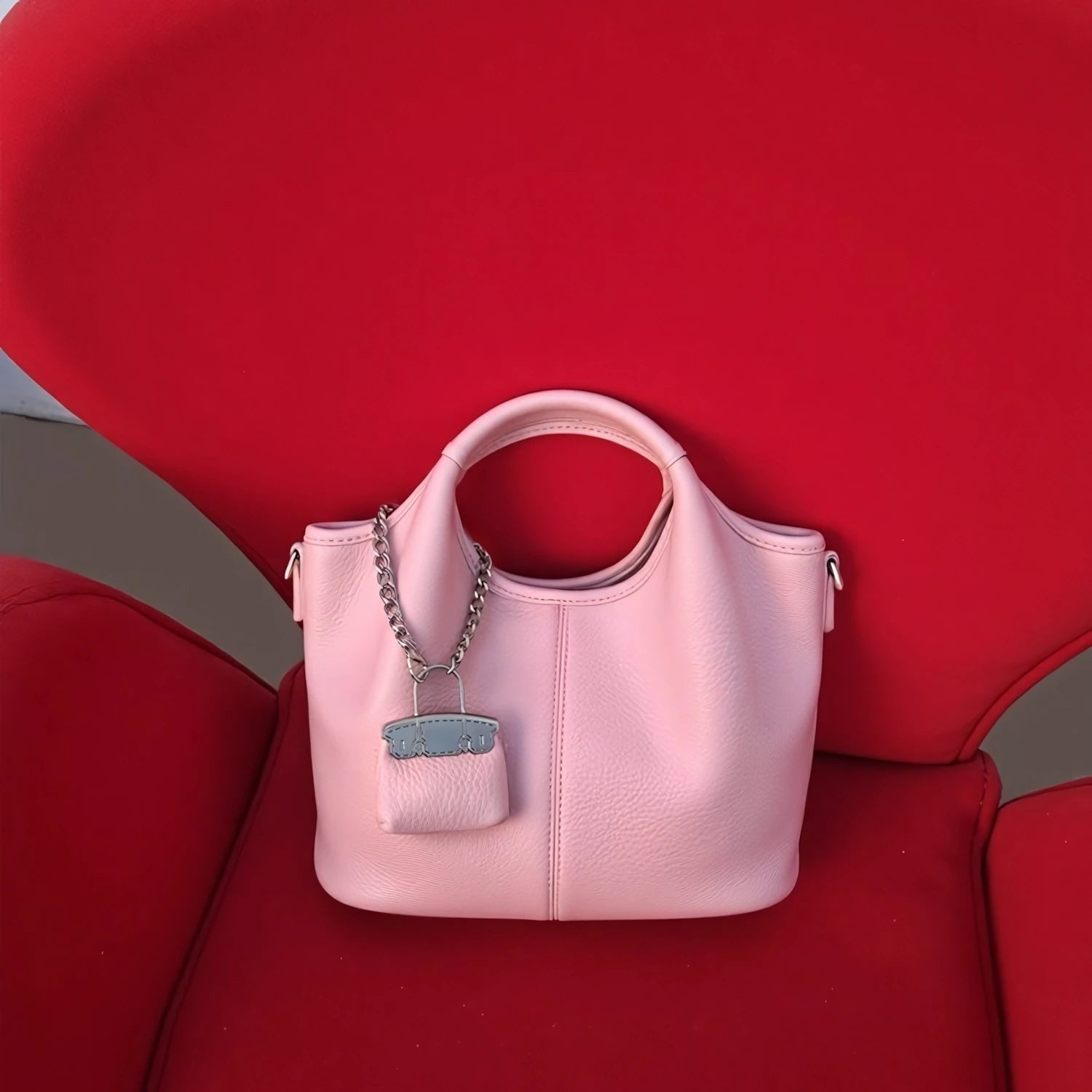 Quiet Bloom – Pebble-Grain Mini Bucket Handbag