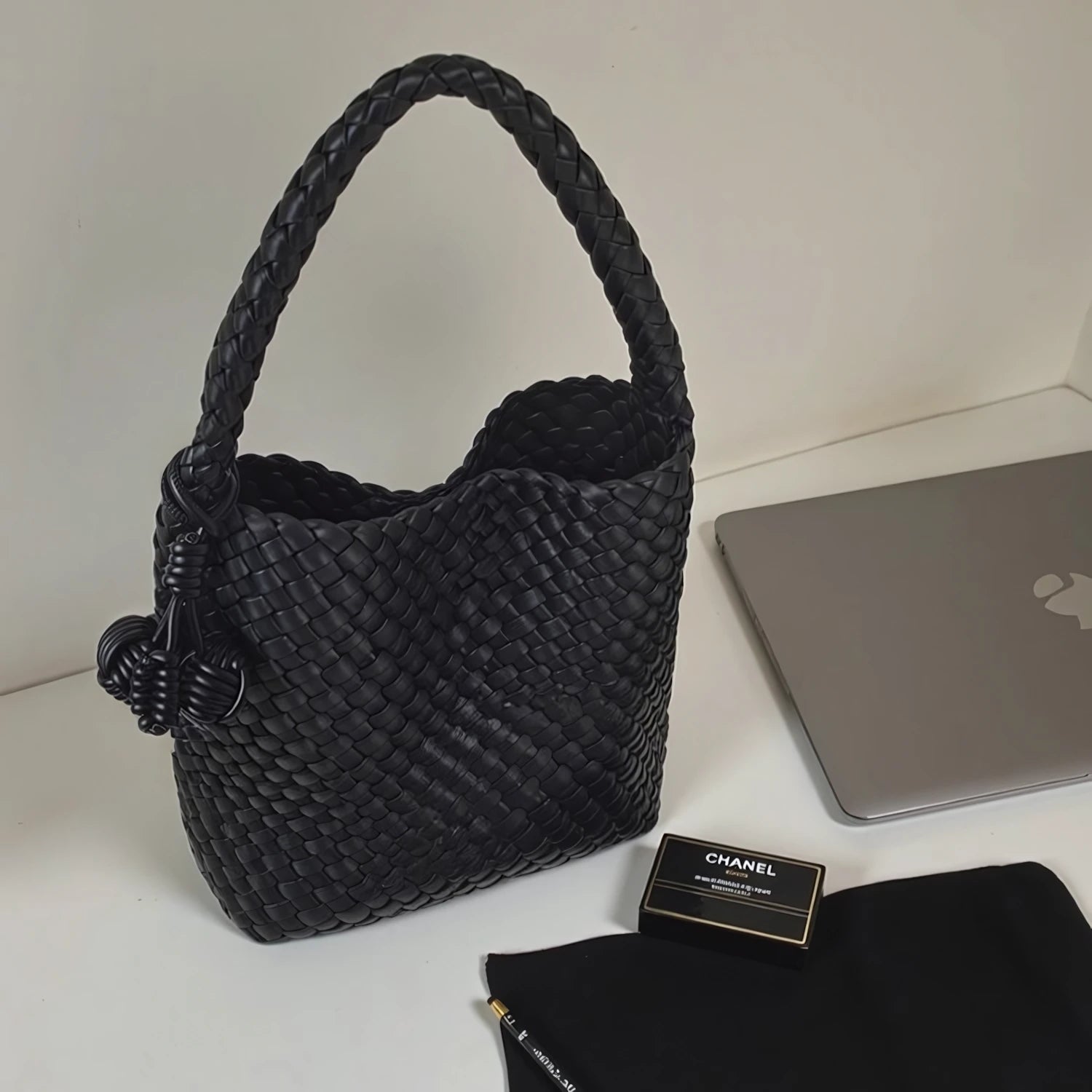 Sweet Knot - Handwoven Bucket Bag